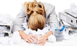 Những dấu hiệu “tố” c&#244;ng việc khiến bạn ph&#225;t ốm