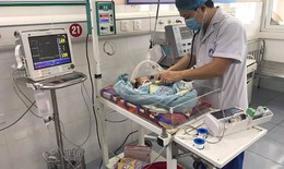 Hai chân thai nhi đã thò ra ngoài sản phụ mới đến viện, bác sĩ "tức tốc" cứu cả mẹ và con