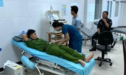 30 cảnh sát cơ động “đổ bộ” đến bệnh viện hiến máu cứu sống bệnh nhân viêm tụy cấp