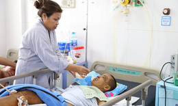 Bác sĩ chữa khỏi bệnh cho bé mồ côi lại kết nối “thiện duyên” kêu gọi giúp đỡ