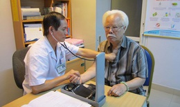 Viêm phổi ở người cao tuổi: Phòng ngừa thế nào?