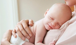 Nuôi con bằng sữa mẹ giảm nguy cơ mắc eczema ở trẻ