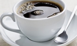 Người bệnh tim mạch thận trọng khi dùng cafein