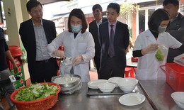 An toàn thực phẩm dịp Tết: Ðến hẹn lại... lo