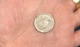 Trẻ bị hóc đồng xu do đùa nghịch