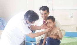 Trẻ 5 tuổi nguy kịch do dùng thuốc corticoid chữa viêm tiểu phế quản