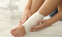 Những sai lầm khi xử trí bong gân, trật khớp