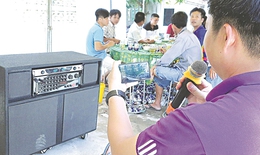 Bực bội với tiếng ồn karaoke tại gia “tra tấn” hàng xóm
