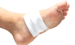Làm gì khi bị thương do vật sắc nhọn nghi dính máu nhiễm HIV