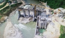 Sa Pa oằn mình cõng thủy điện