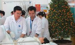 Bệnh viện khám xuyên Tết, tổ chức chuyến xe miễn phí phục vụ bệnh nhân