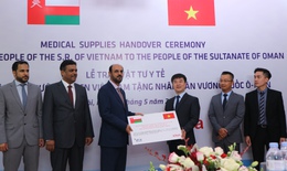 Người dân Việt Nam gửi tặng vật tư y tế phòng chống dịch COVID-19 đến người dân Vương quốc Oman