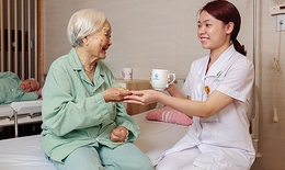 Những lưu ý  khi dùng thuốc cho người cao tuổi tại nhà