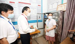 Bộ trưởng Bộ GD-ĐT Phùng Xuân Nhạ trực tiếp kiểm tra việc chuẩn bị cho kỳ thi tốt nghiệp THPT
