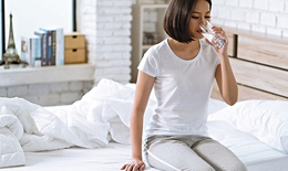 11 lợi ích của uống nước khi đói