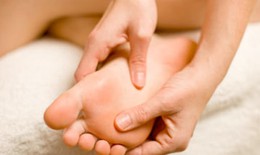 Cảm giác châm chích, kiến bò là bệnh gì?
