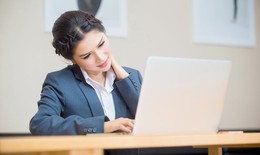 Day huyệt đại chùy trị cảm cúm, đau cổ vai gáy