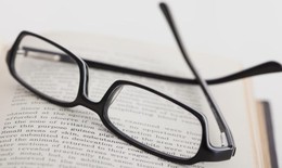 6 dấu hiệu chứng tỏ bạn cần đeo kính
