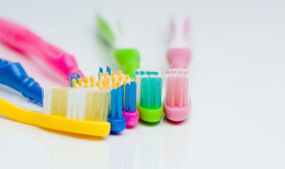 Vệ sinh bàn chải đánh răng như thế nào là đúng cách?