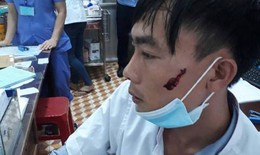 Đăk Lắk: Người nhà bệnh nhân đánh nam điều dưỡng chấn thương vùng mặt