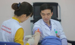 Y bác sĩ hiến 8.000 đơn vị máu cho người bệnh