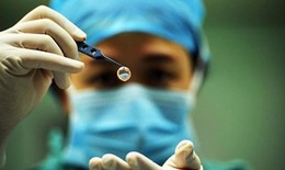 Vì sao giác mạc bé Hải An lại được ghép cho 2 người lớn thay vì ghép cho trẻ nhỏ?