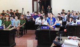 Gia đình nạn nhân đề nghị toà tuyên BS. Lương vô tội, giảm án cho Sơn và Quốc