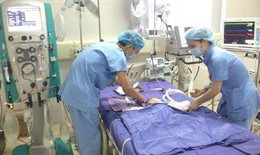 Thấy con sốt cao, khó thở, vào viện đã viêm cơ tim cấp nguy kịch