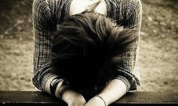 Li&#234;n tục bị hỏi &quot;Bao giờ lấy chồng?&quot; khiến c&#244; g&#225;i stress nặng, treo cổ tự tử