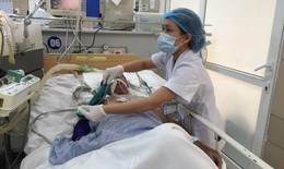 Liên hoan cuối năm, nam thanh niên bất tỉnh suýt chết vì uống 4,5 lít rượu với bạn bè
