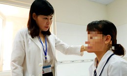 Hà Nội: Lăn kim làm đẹp, một phụ nữ bị "cày nát" toàn bộ da mặt