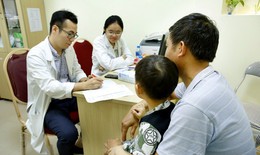 Hàng trăm trẻ được khám sàng lọc, siêu âm miễn phí các dị tật bẩm sinh