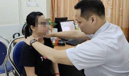 Thầy lang "chữa" bướu cổ khiến một phụ nữ nhiễm trùng nghiêm trọng phải cấp cứu