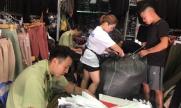 Đột kích chợ Ninh Hiệp, thu giữ hàng nghìn quần áo, túi xách.... "hàng hiệu"