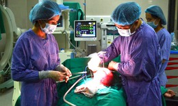 Đi khám họng bất ngờ phát hiện khối u tử cung khổng lồ nặng 3kg