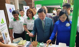 Bộ trưởng Bộ Y tế: Hãy dừng sử dụng túi nilông khó phân hủy ngay từ hôm nay