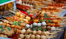 Bé trai hôn mê vì hóc chả cá viên, cha mẹ ghi nhớ cách dưới đây để cứu con