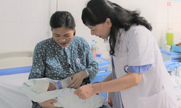 Vỡ òa hạnh phúc có con sau 17 năm hiếm muộn