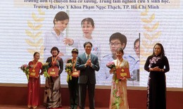 Nhiều tập thể, cá nhân ngành y được trao Giải thưởng Phụ nữ Việt Nam 2019
