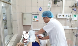 Uống rượu cho "ấm" người, nhiều quý ông nhập viện cấp cứu suýt chết