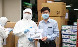 Hội Thầy thuốc trẻ Việt Nam tặng máy thở, phương tiện bảo hộ cho tuyến đầu chống dịch