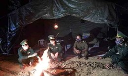 Hoãn đám cưới, nén nỗi đau mất cha, bộ đội ở lại trực chốt chống dịch