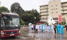 Bệnh viện Bạch Mai đưa 307 bệnh nhân về quê sau khi hết cách ly