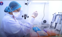 [Video] Bên trong phòng xét nghiệm RT-PCR vừa được thiết lập tại Đà Nẵng