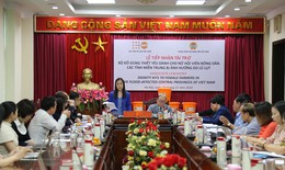 Hỗ trợ gần 6.000 bộ đồ d&#249;ng khẩn cấp cho phụ nữ tại 3 tỉnh miền Trung bị lũ lụt
