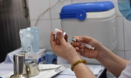 TP.HCM: 824 nhân viên y tế được tiêm vắc xin COVID-19, đảm bảo an toàn