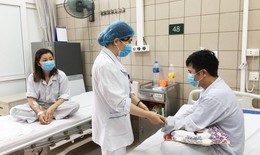 2 vợ chồng cấp cứu chống độc sau khi xông tinh dầu đuổi muỗi