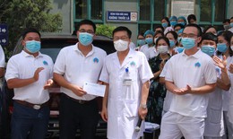 12 thầy thuốc BV Hữu Nghị đến Bắc Giang điều trị bệnh nhân COVID-19
