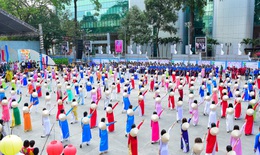 Thành phố mang tên Bác ngập tràn sắc màu áo dài