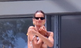 Izabel Goulart lộ “hàng”!
